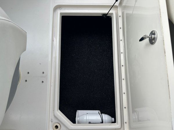 Used 2010  powered Power Boat for sale